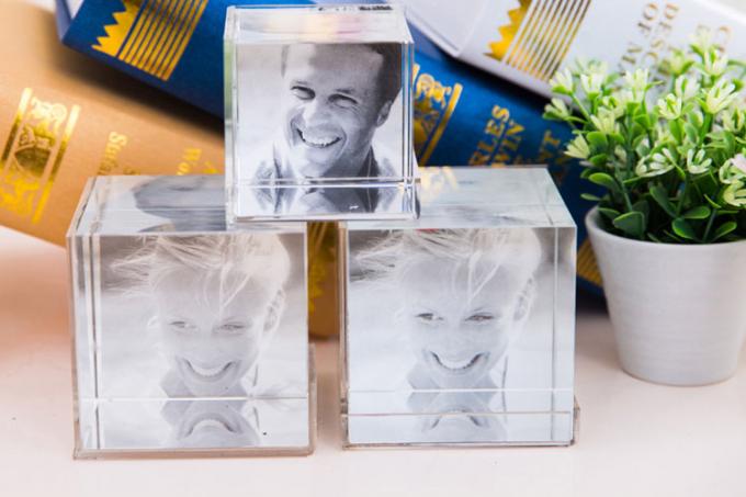 6 yan akrilik fotoğraf çerçevesi cube.jpg